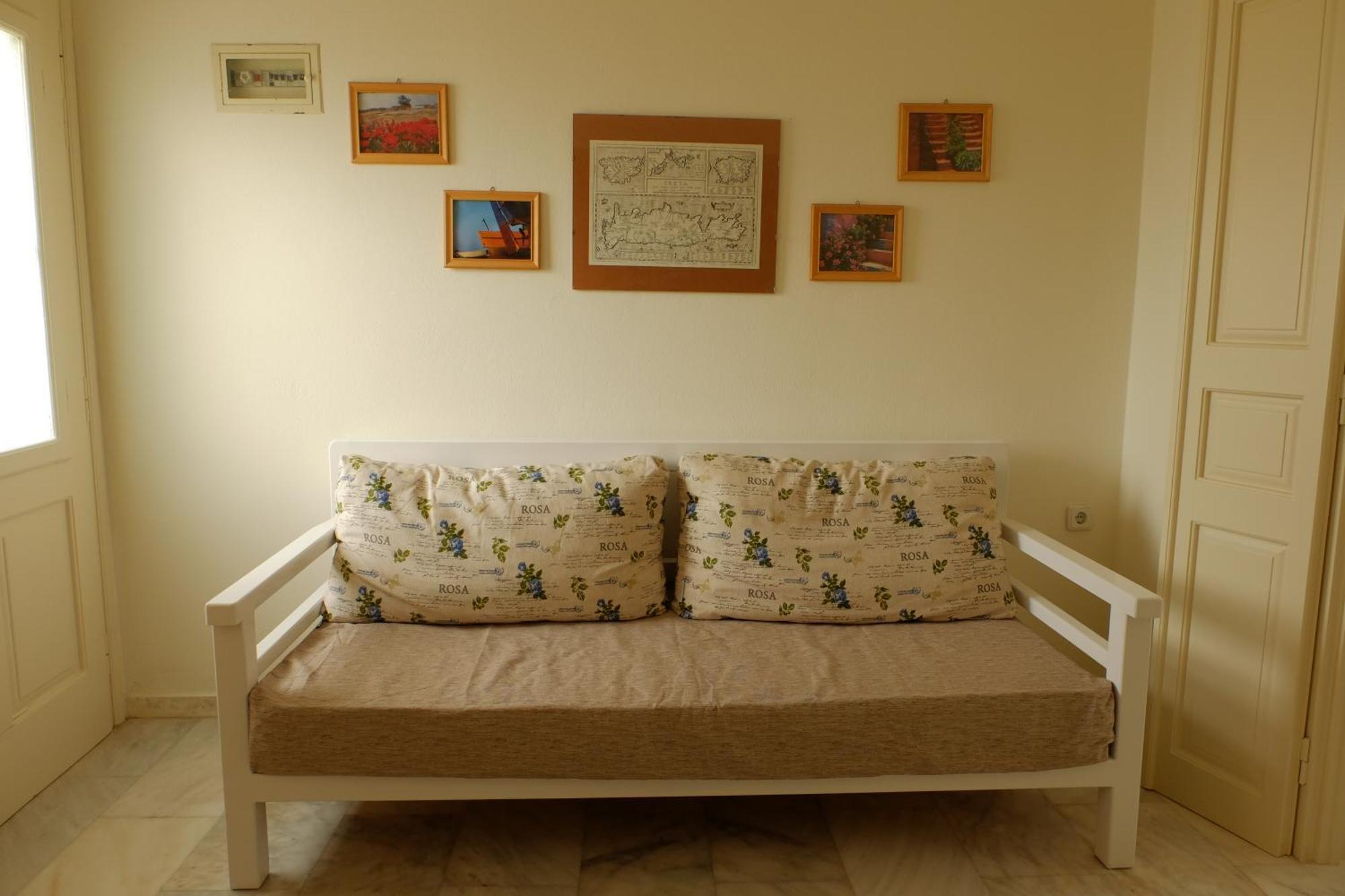 Dialinas Apartments إسترو الغرفة الصورة